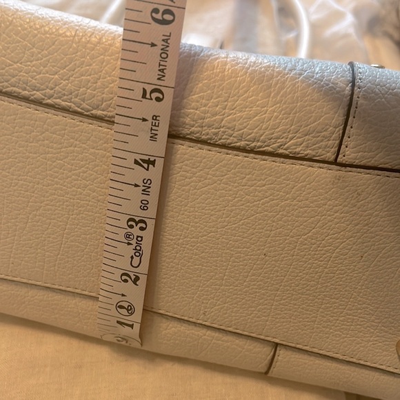 LIKE NEW! USED VERY BRIEFLY. VANILLA COLORED COACH BAG - Picture 9 of 9